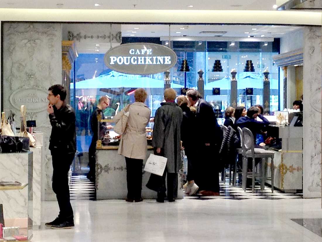 Aménagement d'un café par un architecte spécialiste de l'architecture commerciale à Biarritz