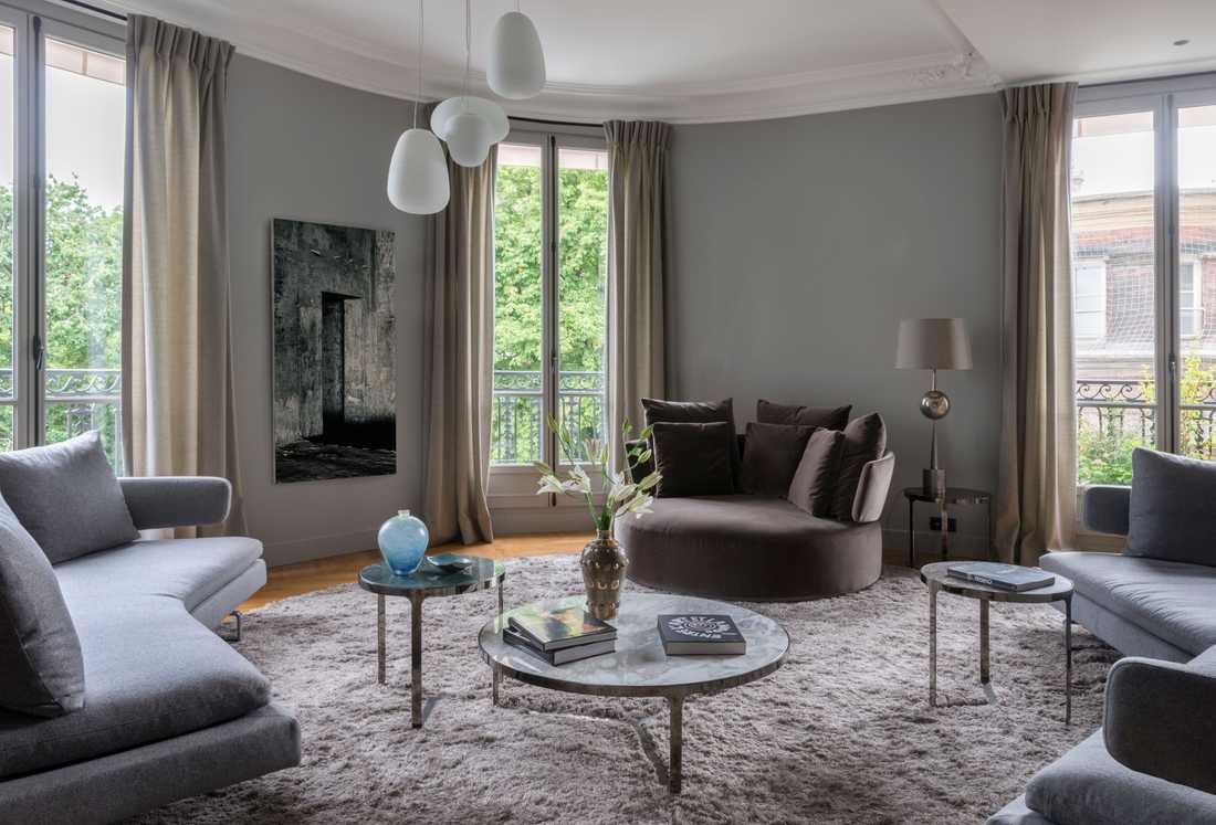 Salon d'un appartement haussmannien renové par un architecte et décorateur d'intérieur