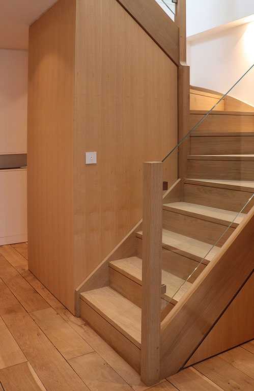Escalier sur mesure réalisé par un architecte d'intérieur à Biarritz