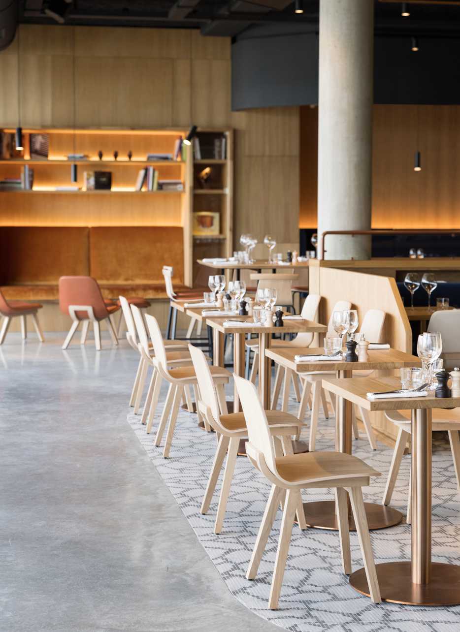 Design of a gourmet restaurant by an architect specializing in commercial architecture
