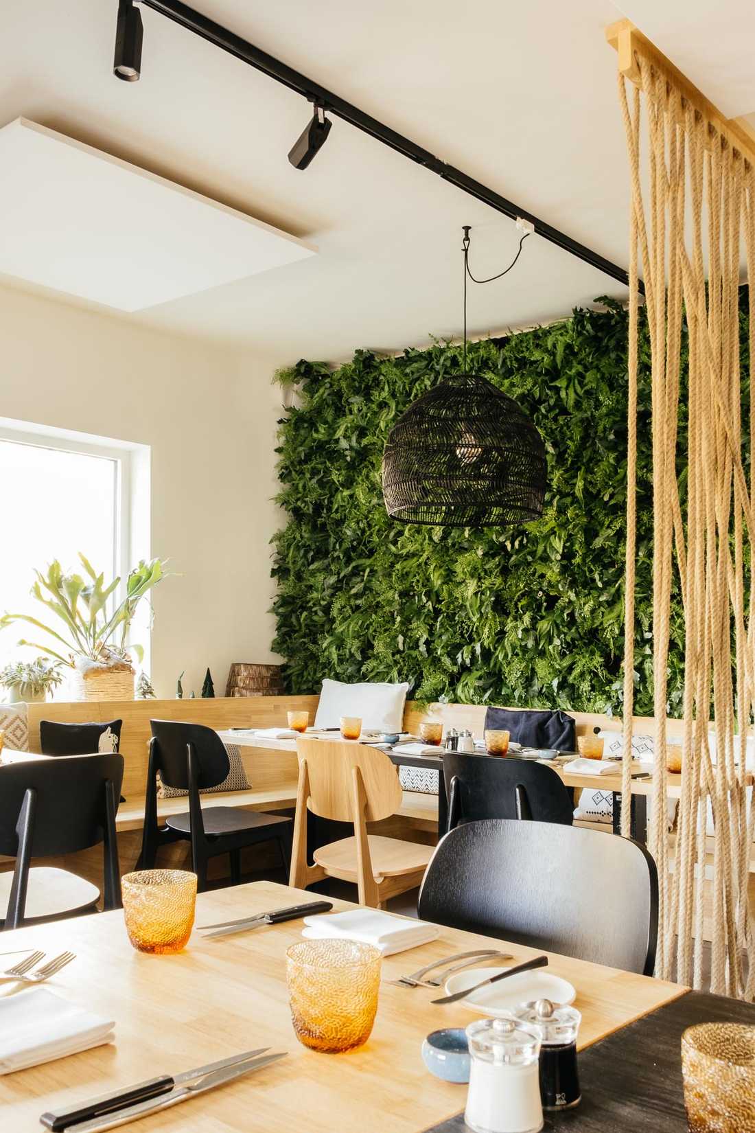 Décoration intérieure d'un restaurant - hôtel dans les Pyrénées-Atlantiques