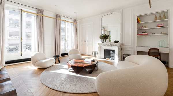 Rénovation du salon d'une maison contemporaine par un architecte d'intérieur à Biarritz