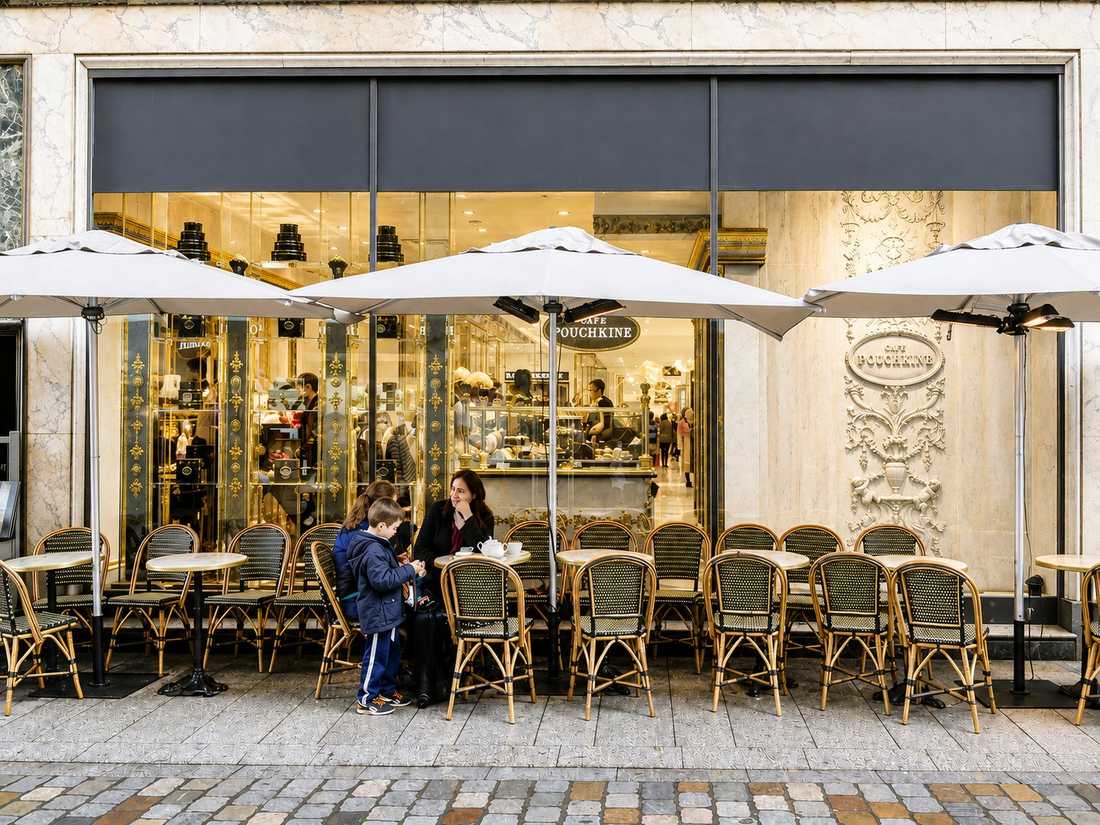 Aménagement d'un café par un architecte spécialiste de l'architecture commerciale à Biarritz