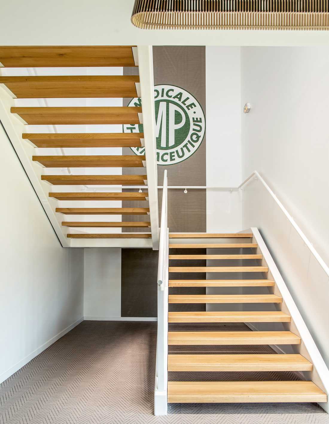 Escalier amenagé sur mesure par un architecte d'interieur