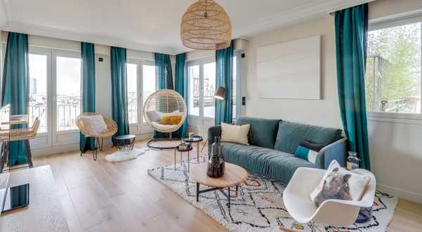 Avant - aprés de la rénovation complète d'un appartement des années 60 par un architecte d'intérieur à Biarritz