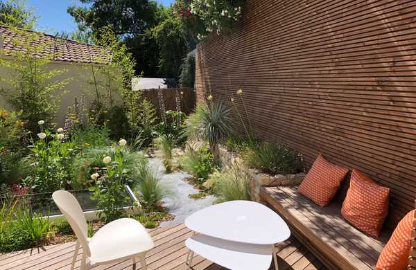 Créer une oasis de verdure dans un lotissement avec un jardin de 200m² à Biarritz