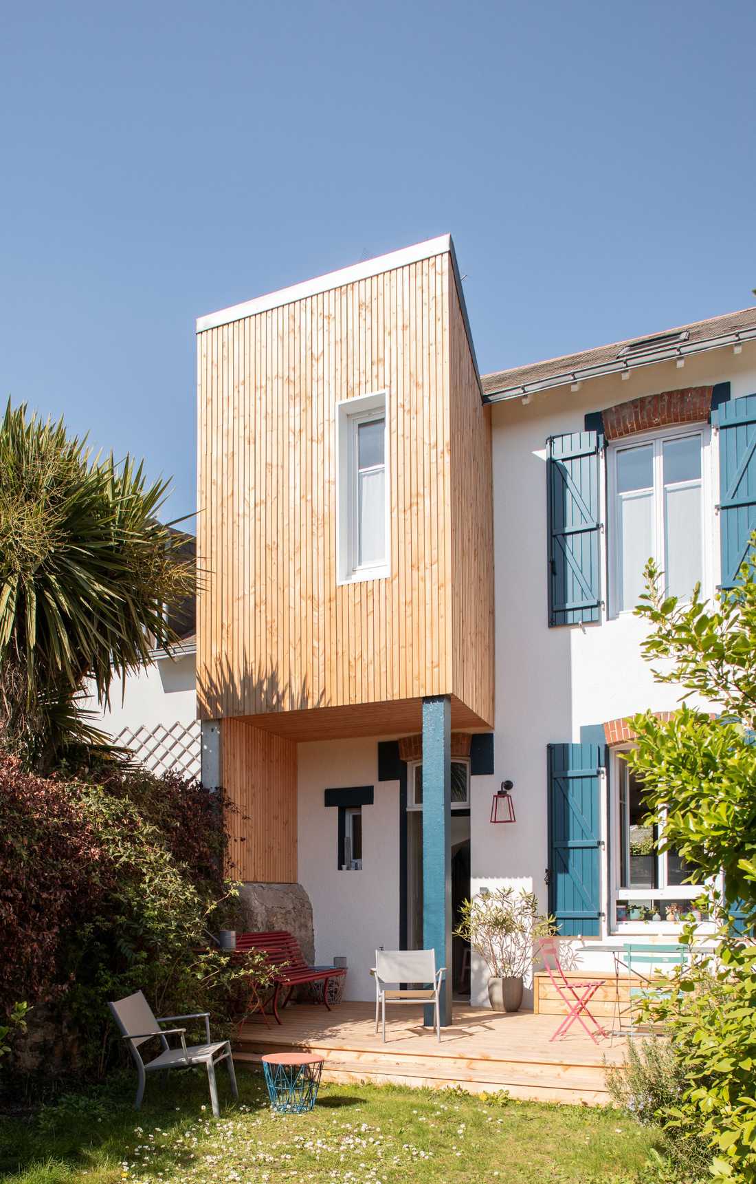 Architect-designed townhouse extension in Biarritz