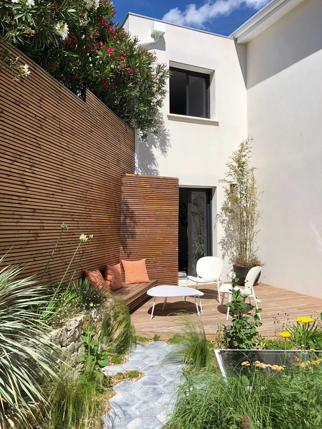 Landscaping of a townhouse terrace by a landscaper in Basque Country