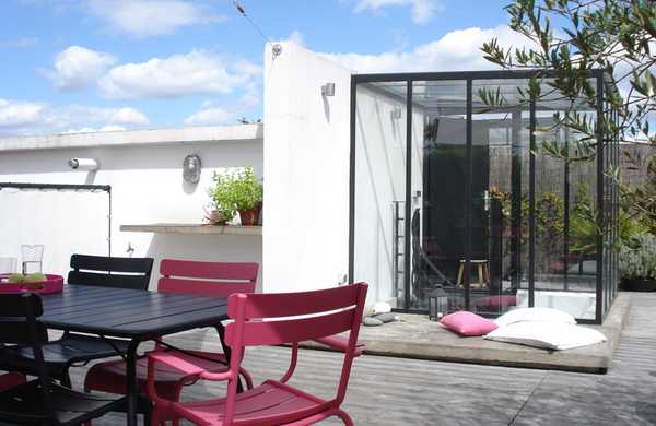 Transformation d'un toit en terrasse végétalisée style Loft par un architece paysagiste à Biarritz