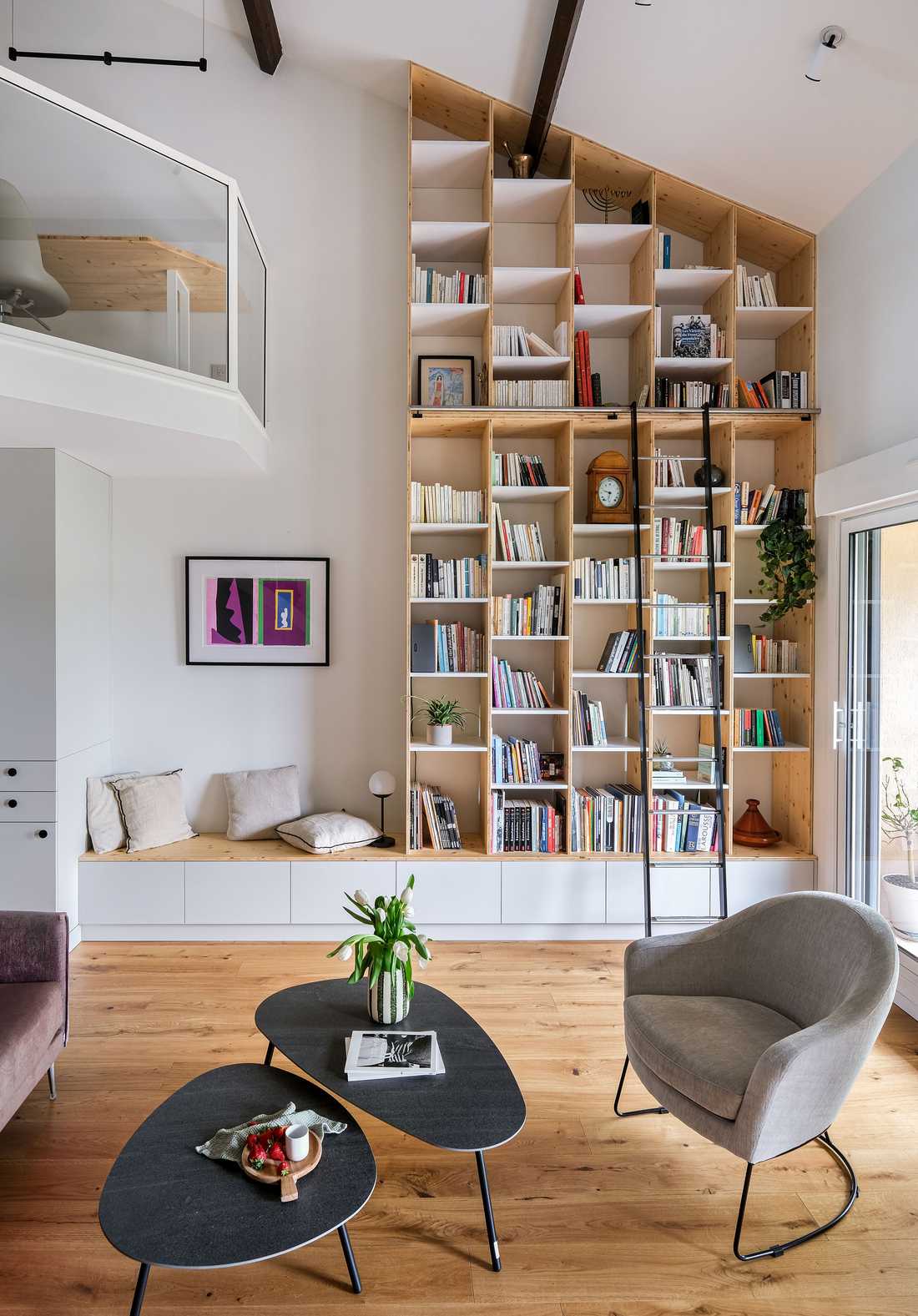 Custom-made storage designed by an interior designer for an apartment purchased under a VEFA program