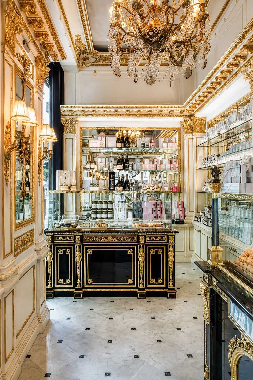 Aménagement d'un café par un architecte spécialiste de l'architecture commerciale à Biarritz