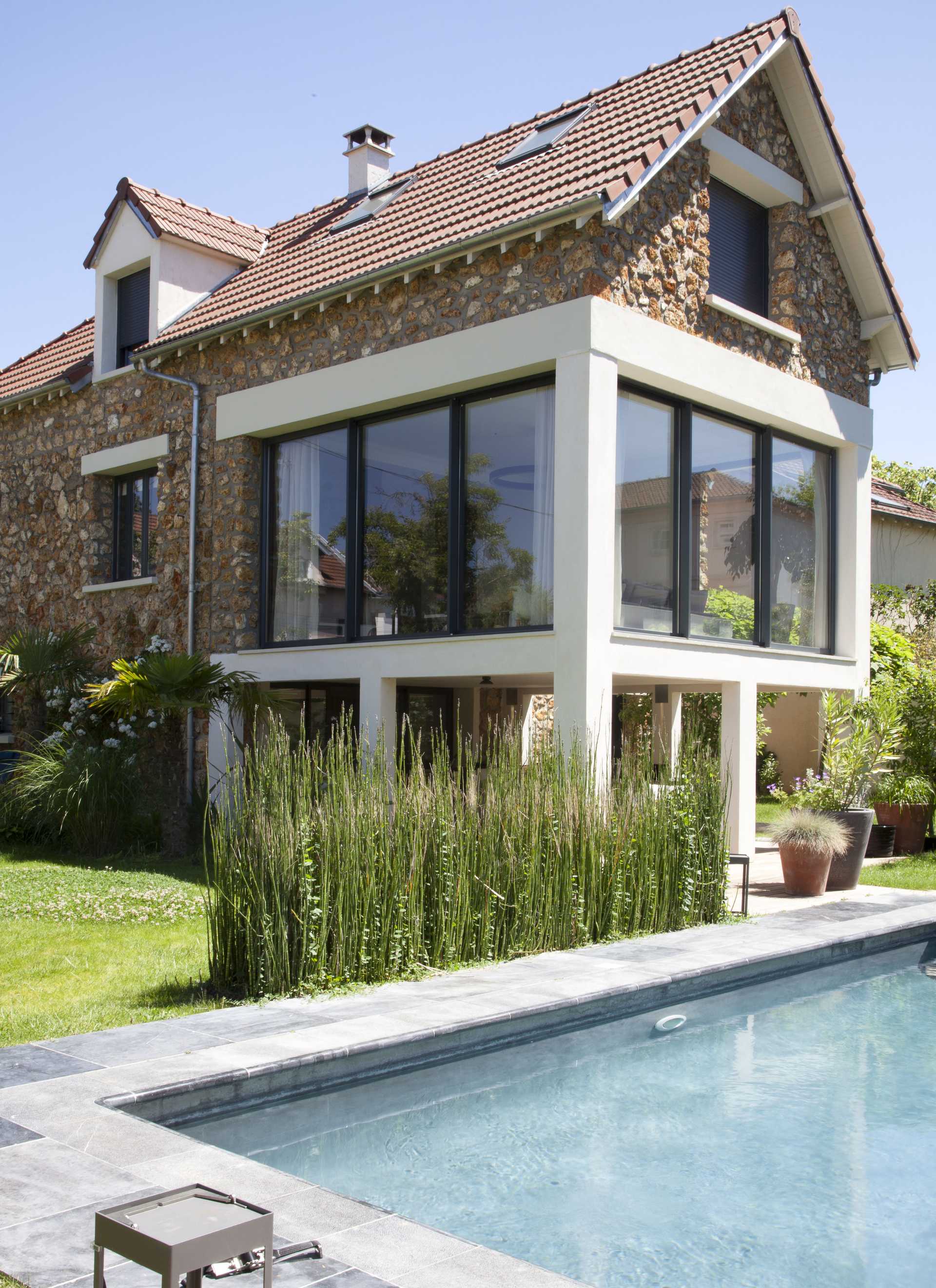 Extension d'une maison en pierre réalisé par un architecte du Pays Basque