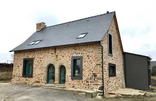 Extension d'une ancienne maison en pierre sur la côte basque
