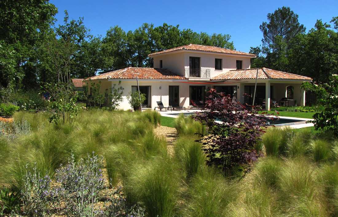 Jardin de graminées conçu par un paysagiste dans les Pyrénées-Atlantiques