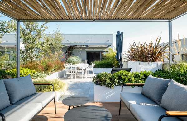 Aménagement de la terrasse d'un appartement de 60m² à Biarritz