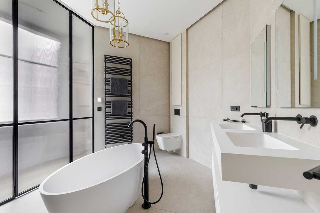 Rénovation complète appartement Art Déco - salle d'eau avec baignoire