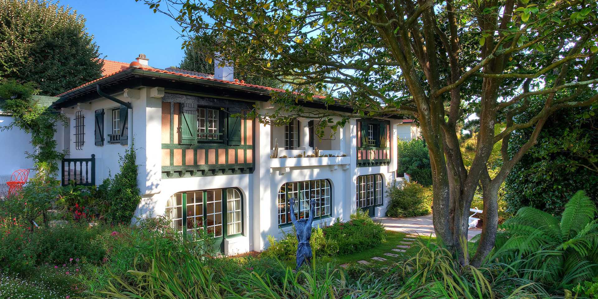 Landscaping of the garden of a typical Basque house by a landscaper