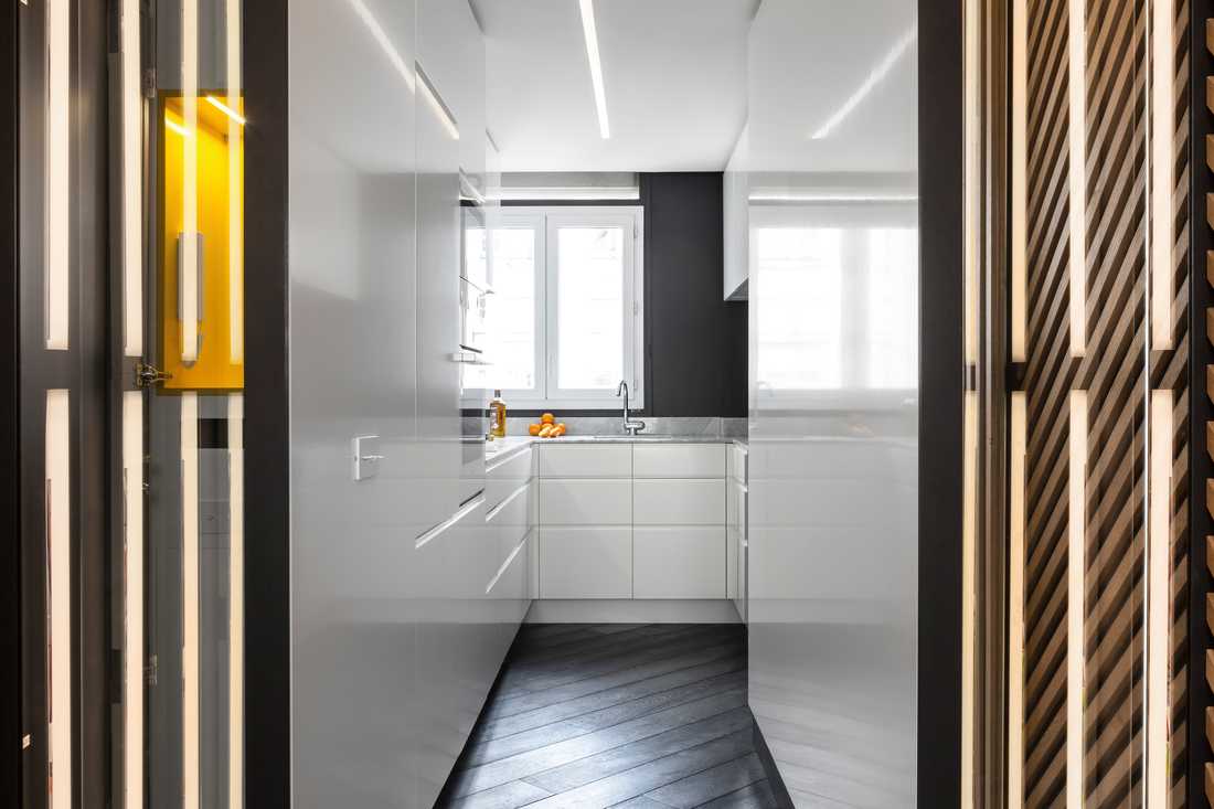 Rénovation de la cuisine de l'appartement par un architecte d'intérieur à Biarritz