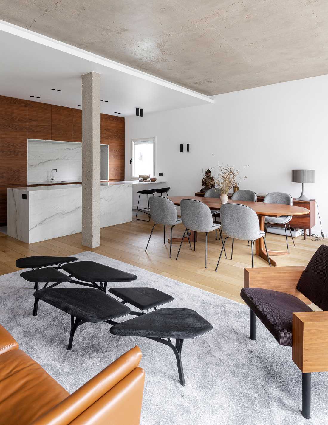 Living room of an apartment purchased off-plan after conversion work by an interior designer in Biarritz