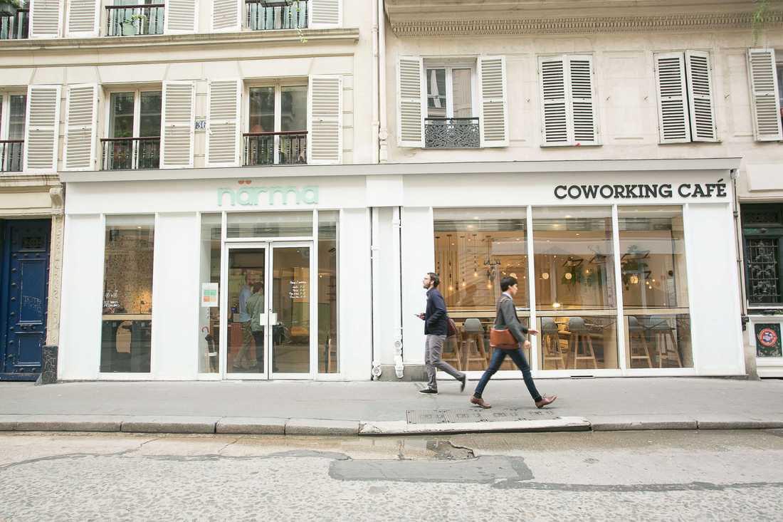 Extérieur du coffee-shop coworking-space