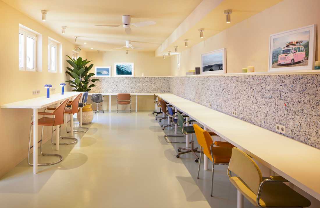 Transformation d'un hôtel en espace de coworking à Anglet par un architecte d'intérieur