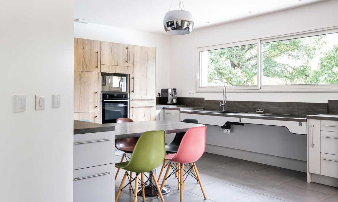 Design of a kitchen accessible to people with disabilities and people with reduced mobility (PRM) by an interior designer in Biarritz